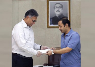 Bashundhara Group donates Tk 10 crore to PM&rsquo;s relief fund