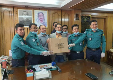 Bashundhara Group provides 25,000 masks for cops