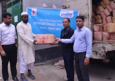 Bashundhara Group donates relief items for flood-affected areas through As-Sunnah Foundation